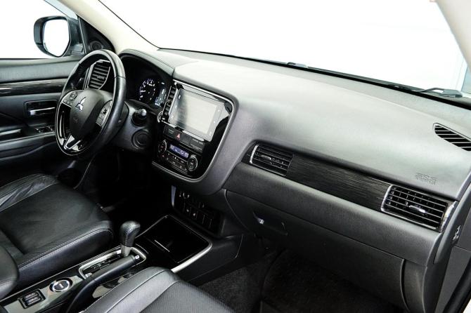 Mitsubishi Outlander III Рестайлинг 2 с пробегом 2018 года, цена 2 070 000 рублей, 100233 км, внедорожник, Автокод Объявления