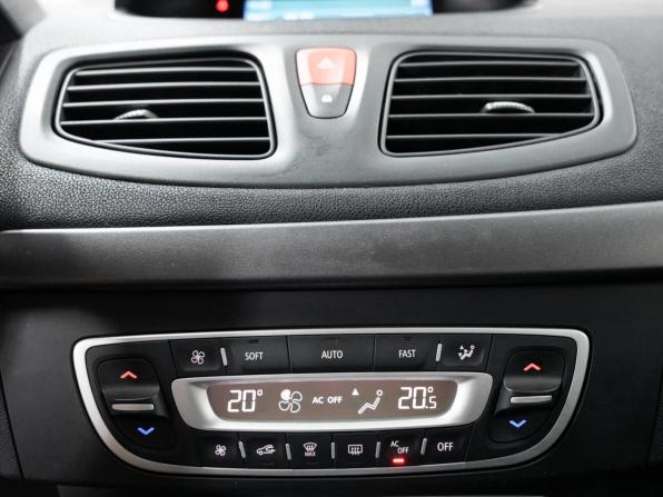 Renault Fluence I Рестайлинг с пробегом 2014 года, цена 840 000 рублей, 165000 км, седан, Автокод Объявления