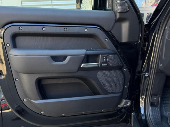 Land Rover Defender II с пробегом 2022 года, цена 14 500 000 рублей, 32610 км, внедорожник, Автокод Объявления