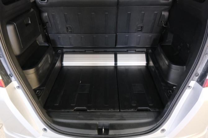 Honda Freed I Рестайлинг с пробегом 2012 года, цена 1 069 000 рублей, 218000 км, компактвэн, Автокод Объявления