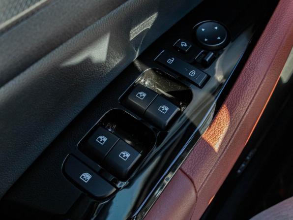 Kia Sportage V с пробегом 2024 года, цена 3 780 000 рублей, 68317 км, внедорожник, Автокод Объявления