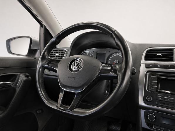 Volkswagen Polo V Рестайлинг с пробегом 2017 года, цена 1 419 000 рублей, 62500 км, седан, Автокод Объявления