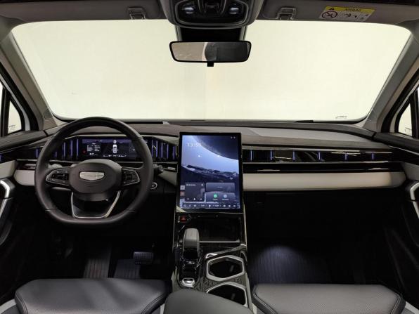 Geely Atlas II с пробегом 2024 года, цена 3 100 000 рублей, 24948 км, внедорожник, Автокод Объявления