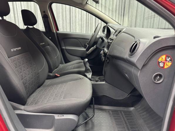 Renault Sandero II с пробегом 2015 года, цена 1 395 000 рублей, 4812 км, хэтчбек, Автокод Объявления