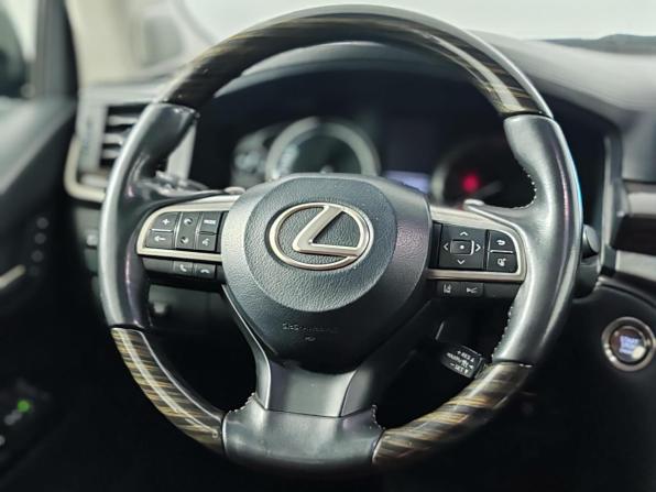 Lexus LX III Рестайлинг 2 с пробегом 2019 года, цена 6 999 000 рублей, 299995 км, внедорожник, Автокод Объявления
