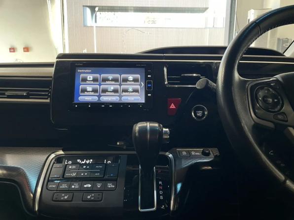 Honda Stepwgn V Рестайлинг с пробегом 2019 года, цена 2 098 000 рублей, 127000 км, минивэн, Автокод Объявления