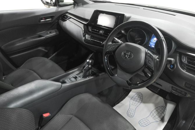 Toyota C-HR I с пробегом 2018 года, цена 2 099 000 рублей, 33000 км, внедорожник, Автокод Объявления