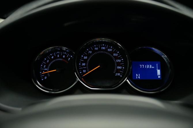 Renault Sandero II с пробегом 2015 года, цена 988 000 рублей, 77000 км, хэтчбек, Автокод Объявления