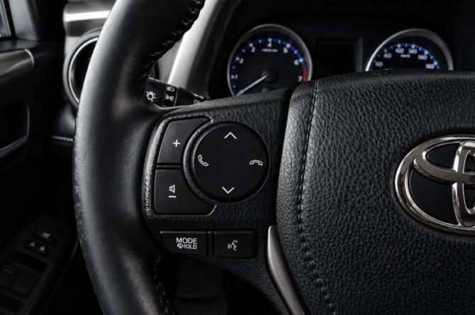 Toyota RAV4 IV (XA40) Рестайлинг с пробегом 2017 года, цена 2 879 000 рублей, 146000 км, внедорожник, Автокод Объявления