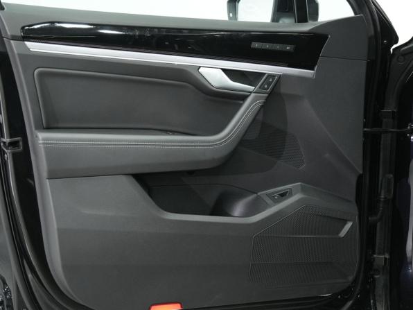 Volkswagen Touareg III с пробегом 2022 года, цена 8 840 000 рублей, 28700 км, внедорожник, Автокод Объявления