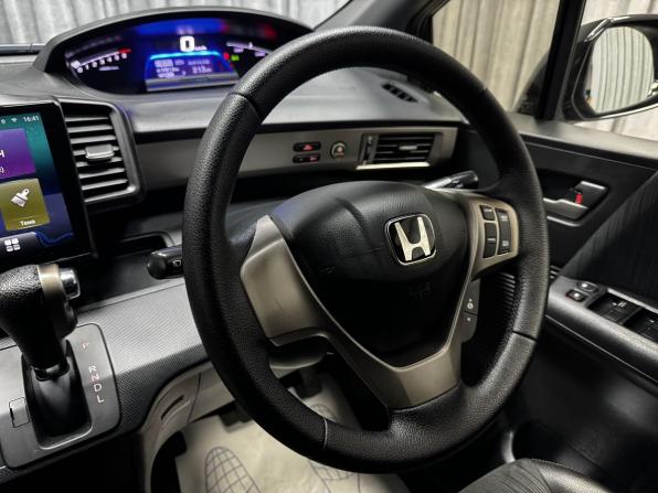 Honda Freed I Рестайлинг с пробегом 2012 года, цена 1 270 000 рублей, 207009 км, компактвэн, Автокод Объявления