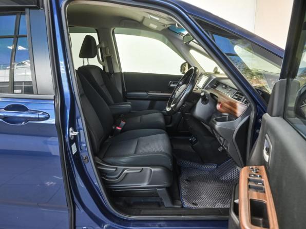 Honda Freed II с пробегом 2017 года, цена 1 399 000 рублей, 132187 км, компактвэн, Автокод Объявления