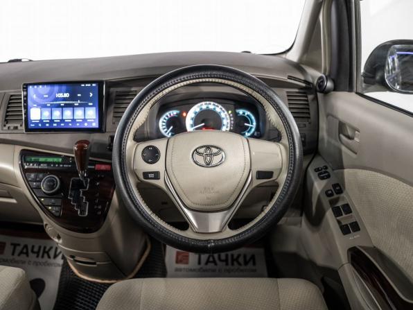 Toyota ISis I Рестайлинг с пробегом 2013 года, цена 1 100 000 рублей, 156654 км, компактвэн, Автокод Объявления