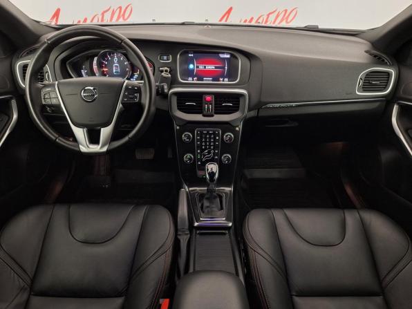 Volvo V40 Cross Country I Рестайлинг с пробегом 2019 года, цена 2 100 000 рублей, 53244 км, хэтчбек, Автокод Объявления