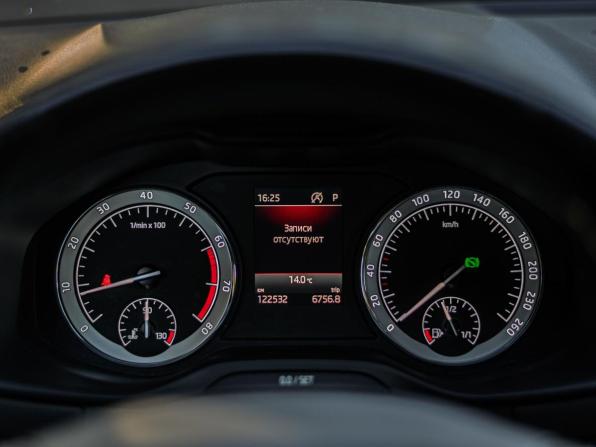 Skoda Karoq I с пробегом 2020 года, цена 1 870 000 рублей, 122516 км, внедорожник, Автокод Объявления