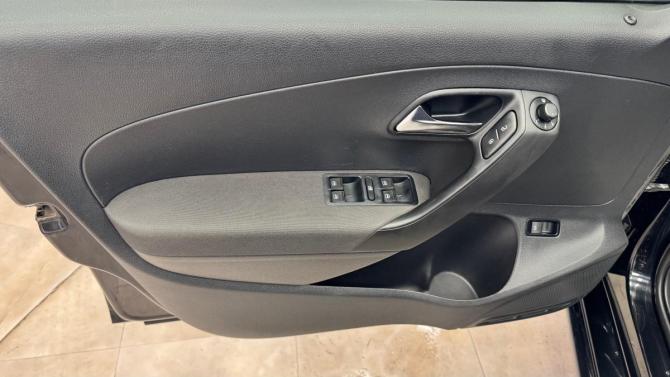 Volkswagen Polo V Рестайлинг с пробегом 2015 года, цена 885 000 рублей, 126474 км, седан, Автокод Объявления