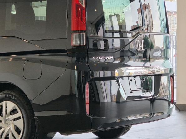 Honda Stepwgn V с пробегом 2016 года, цена 1 799 000 рублей, 141488 км, минивэн, Автокод Объявления