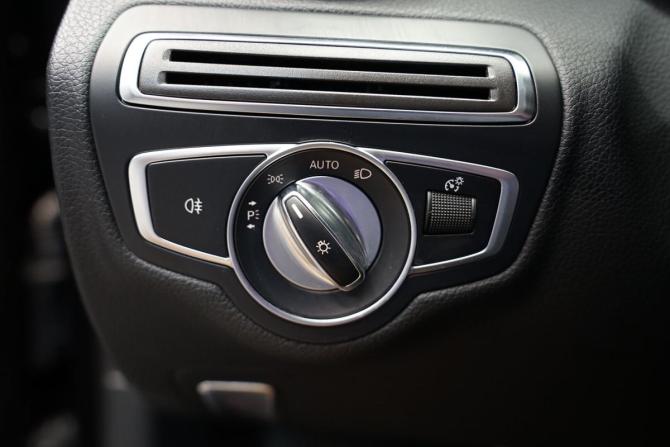 Mercedes-Benz C-Класс IV (W205) Рестайлинг с пробегом 2018 года, цена 2 640 000 рублей, 161202 км, седан, Автокод Объявления