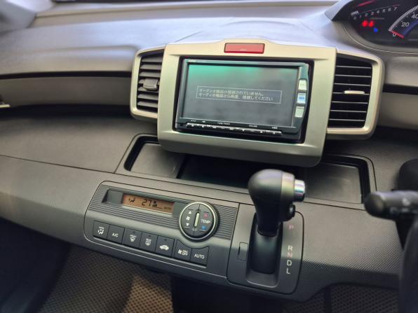 Honda Freed I Рестайлинг с пробегом 2013 года, цена 1 100 000 рублей, 144000 км, компактвэн, Автокод Объявления
