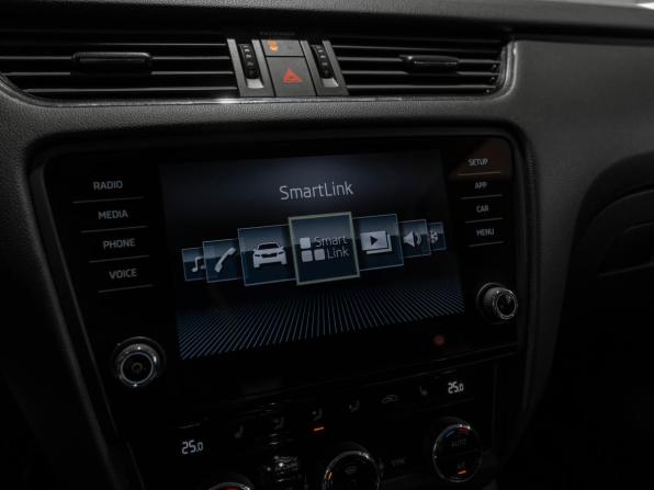 Skoda Octavia III (A7) Рестайлинг с пробегом 2019 года, цена 1 730 000 рублей, 138534 км, лифтбек, Автокод Объявления