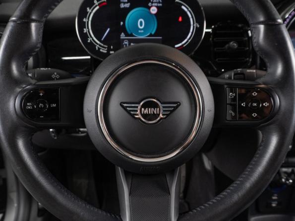 Mini Cabrio III Рестайлинг 2 с пробегом 2021 года, цена 3 200 000 рублей, 31120 км, кабриолет, Автокод Объявления