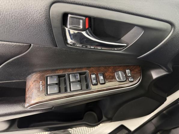 Toyota Camry VII (XV50) Рестайлинг с пробегом 2015 года, цена 1 900 000 рублей, 182000 км, седан, Автокод Объявления