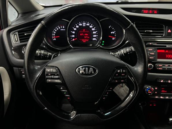 Kia Ceed II с пробегом 2015 года, цена 1 380 000 рублей, 79127 км, хэтчбек, Автокод Объявления