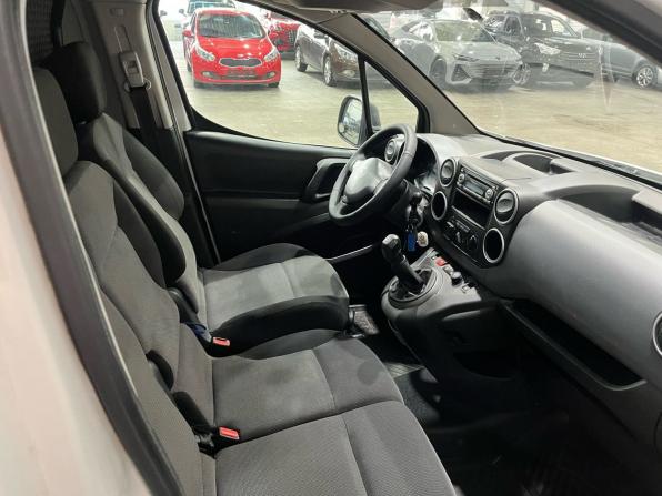 Peugeot Partner II Рестайлинг 2 с пробегом 2017 года, цена 990 000 рублей, 172080 км, фургон, Автокод Объявления