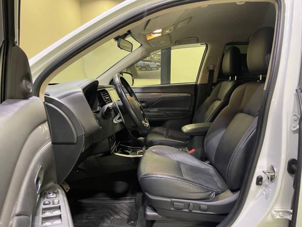 Mitsubishi Outlander III Рестайлинг 3 с пробегом 2020 года, цена 2 680 000 рублей, 86306 км, внедорожник, Автокод Объявления