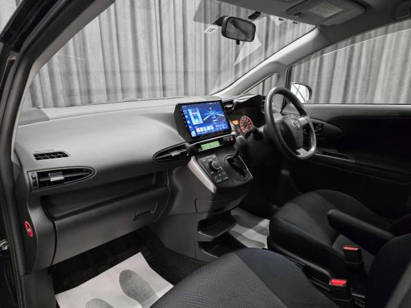 Toyota Wish II Рестайлинг с пробегом 2012 года, цена 1 275 000 рублей, 196000 км, минивэн, Автокод Объявления