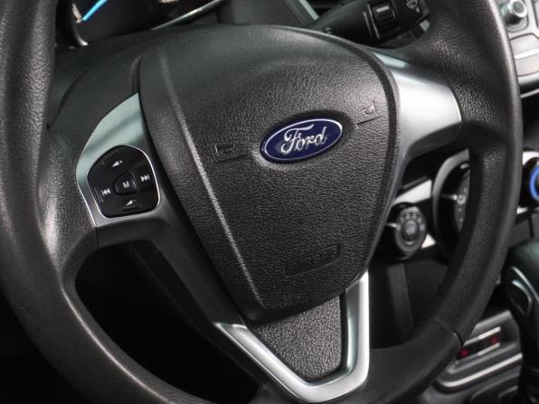 Ford Fiesta Mk6 Рестайлинг с пробегом 2016 года, цена 699 000 рублей, 218193 км, седан, Автокод Объявления