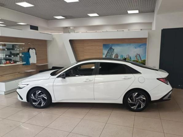 Hyundai Elantra VII (CN7) Рестайлинг с пробегом 2024 года, цена 2 165 000 рублей, 50060 км, седан, Автокод Объявления