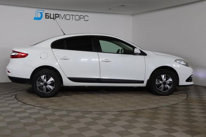 Renault Fluence I Рестайлинг с пробегом 2015 года, цена 749 990 рублей, 157426 км, седан, Автокод Объявления