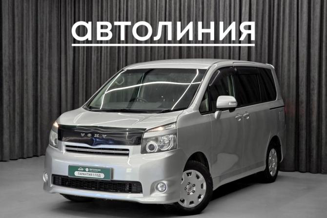 Toyota Voxy II (R70) с пробегом 2010 года, цена 1 380 000 рублей, 200000 км, минивэн, Автокод Объявления