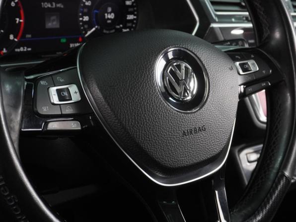 Volkswagen Tiguan II с пробегом 2017 года, цена 1 719 000 рублей, 311064 км, внедорожник, Автокод Объявления