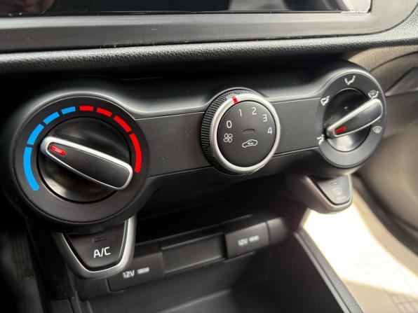 Kia Rio IV Рестайлинг с пробегом 2021 года, цена 1 540 000 рублей, 65048 км, седан, Автокод Объявления