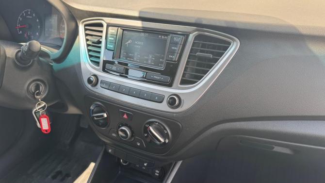 Hyundai Solaris II с пробегом 2017 года, цена 902 000 рублей, 188048 км, седан, Автокод Объявления