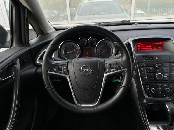 Opel Astra J Рестайлинг с пробегом 2012 года, цена 749 000 рублей, 237345 км, хэтчбек, Автокод Объявления