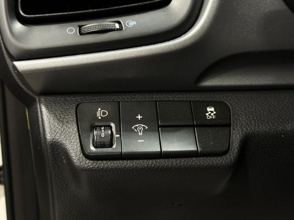 Kia Stonic I с пробегом 2019 года, цена 1 550 000 рублей, 121784 км, внедорожник, Автокод Объявления