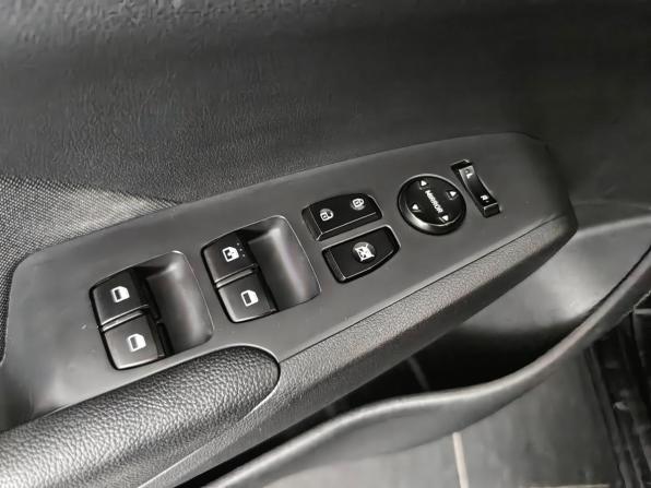 Hyundai Solaris II с пробегом 2018 года, цена 1 333 000 рублей, 128159 км, седан, Автокод Объявления