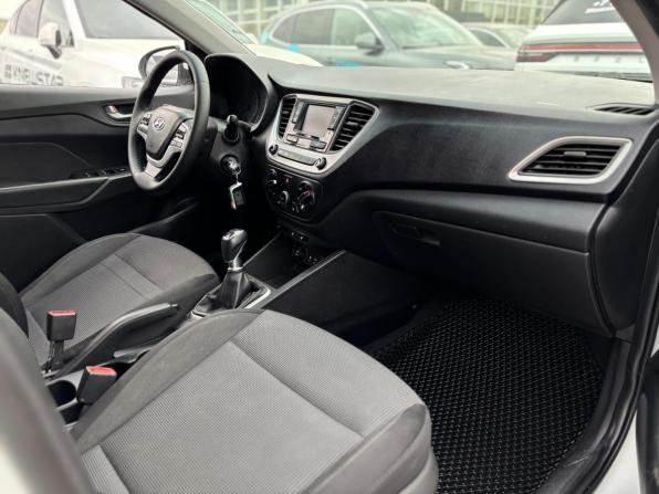 Hyundai Solaris II с пробегом 2017 года, цена 950 000 рублей, 144676 км, седан, Автокод Объявления