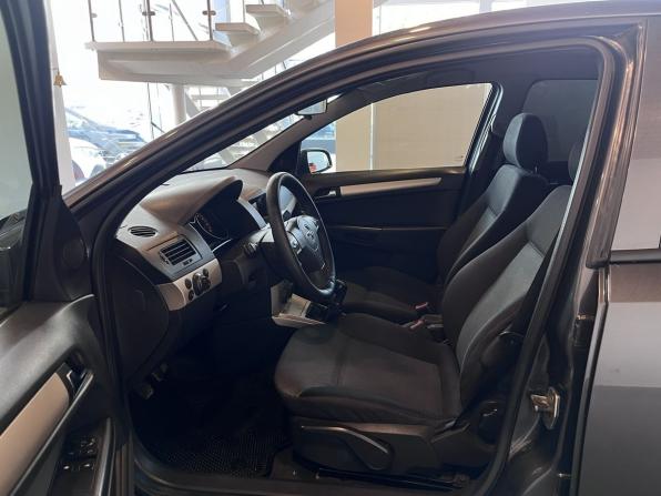 Opel Astra H Рестайлинг с пробегом 2008 года, цена 362 000 рублей, 301085 км, седан, Автокод Объявления