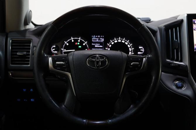 Toyota Land Cruiser 200 Series Рестайлинг 2 с пробегом 2019 года, цена 6 300 000 рублей, 171420 км, внедорожник, Автокод Объявления
