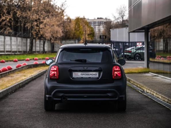 Mini Hatch III (F55/F56) Рестайлинг 2 с пробегом 2021 года, цена 2 339 000 рублей, 70681 км, хэтчбек, Автокод Объявления