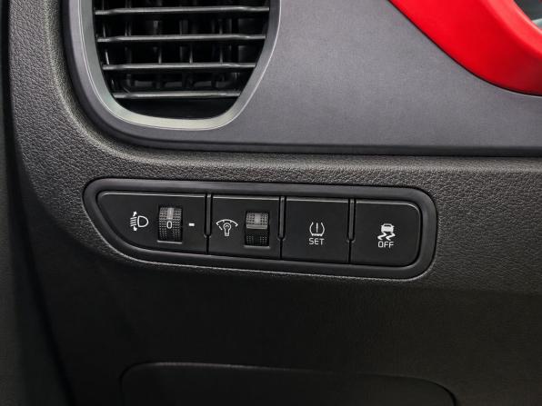Kia Rio IV Рестайлинг с пробегом 2021 года, цена 1 529 000 рублей, 137000 км, хэтчбек, Автокод Объявления