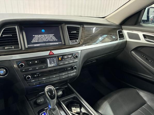 Hyundai Genesis II с пробегом 2014 года, цена 1 747 000 рублей, 200382 км, седан, Автокод Объявления