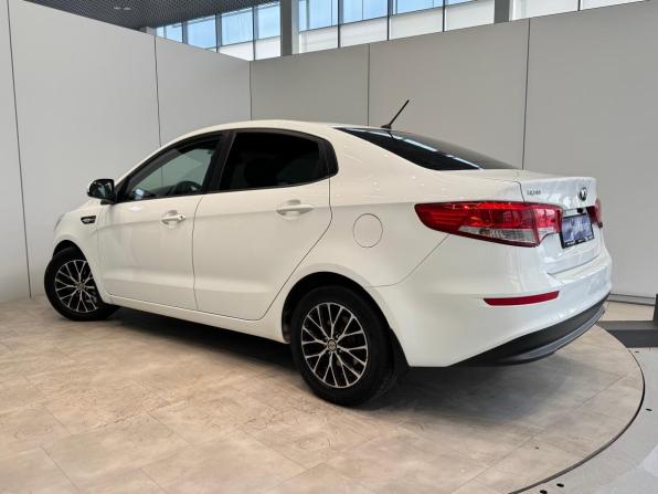 Kia Rio III Рестайлинг с пробегом 2015 года, цена 1 090 000 рублей, 168077 км, седан, Автокод Объявления