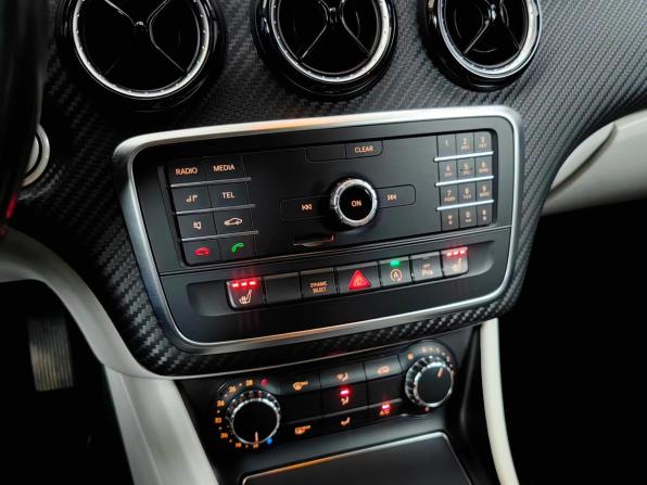 Mercedes-Benz GLA I (X156) Рестайлинг с пробегом 2019 года, цена 1 818 000 рублей, 187479 км, внедорожник, Автокод Объявления