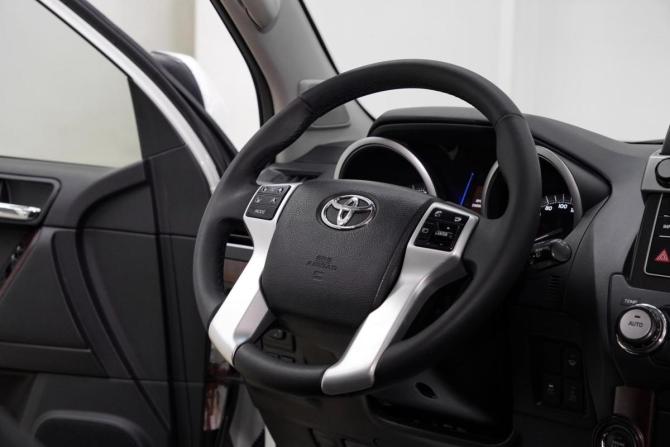 Toyota Land Cruiser Prado 150 Series Рестайлинг 1 с пробегом 2016 года, цена 3 349 000 рублей, 172000 км, внедорожник, Автокод Объявления