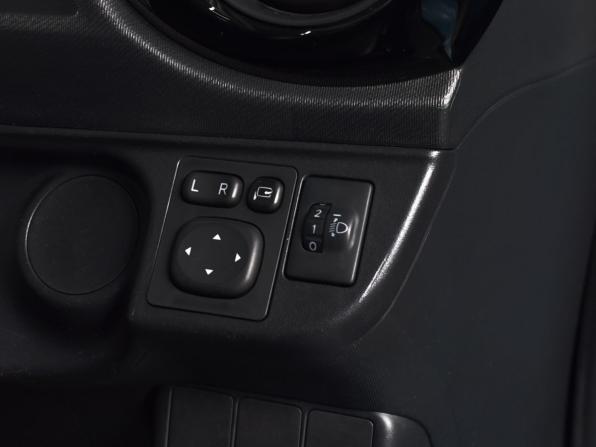 Toyota Aqua I Рестайлинг с пробегом 2017 года, цена 949 999 рублей, 97599 км, хэтчбек, Автокод Объявления